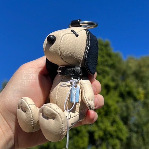 COACH X Peanuts Snoopy Collectible Bag Charm - Picture 5 of 6